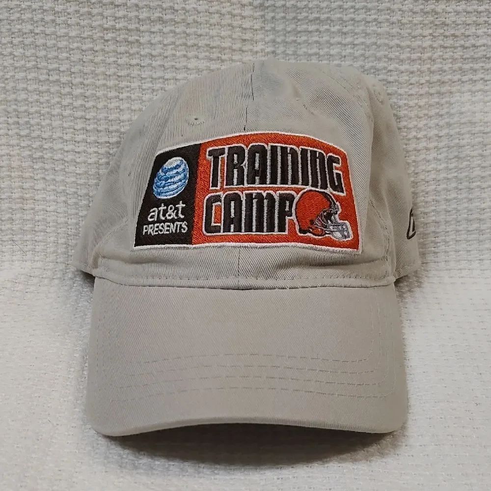 Reebok Cleveland BrownsTraining Camp Beige Sliderback Hat